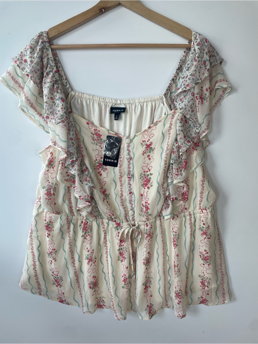torrid Cream Floral Ruffle Peplum Tie-Front Blouse new with tag